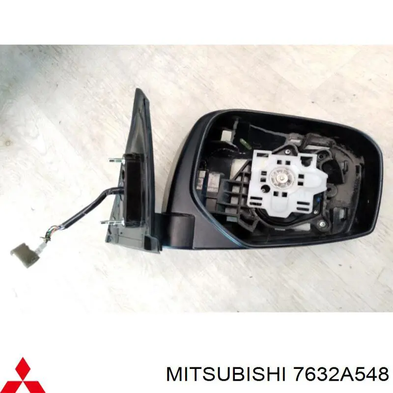Lusterko wsteczne prawe do Mitsubishi Pajero SPORT II KH