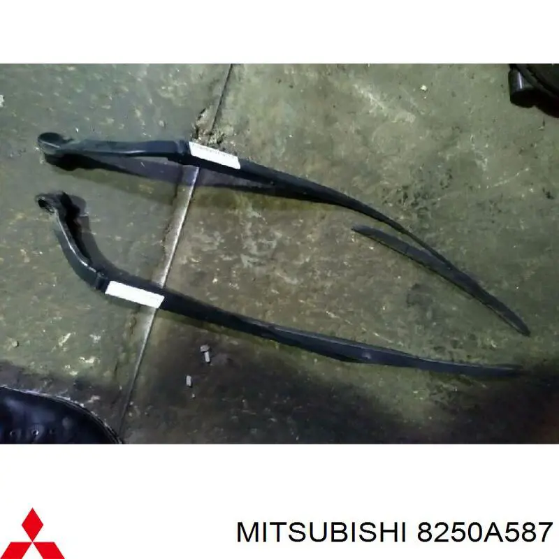 8250A587 Mitsubishi Ramię wycieraczki szyby przedniej