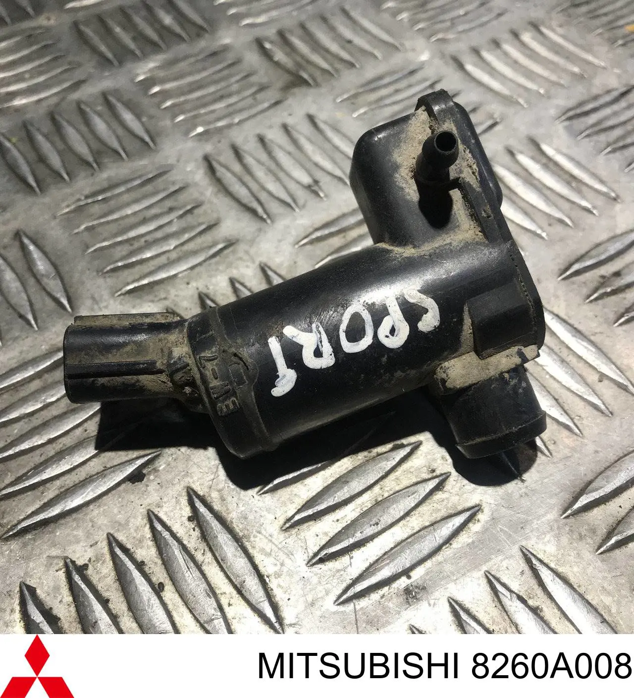 8260A008 Mitsubishi pompka spryskiwacza szyby przedniej