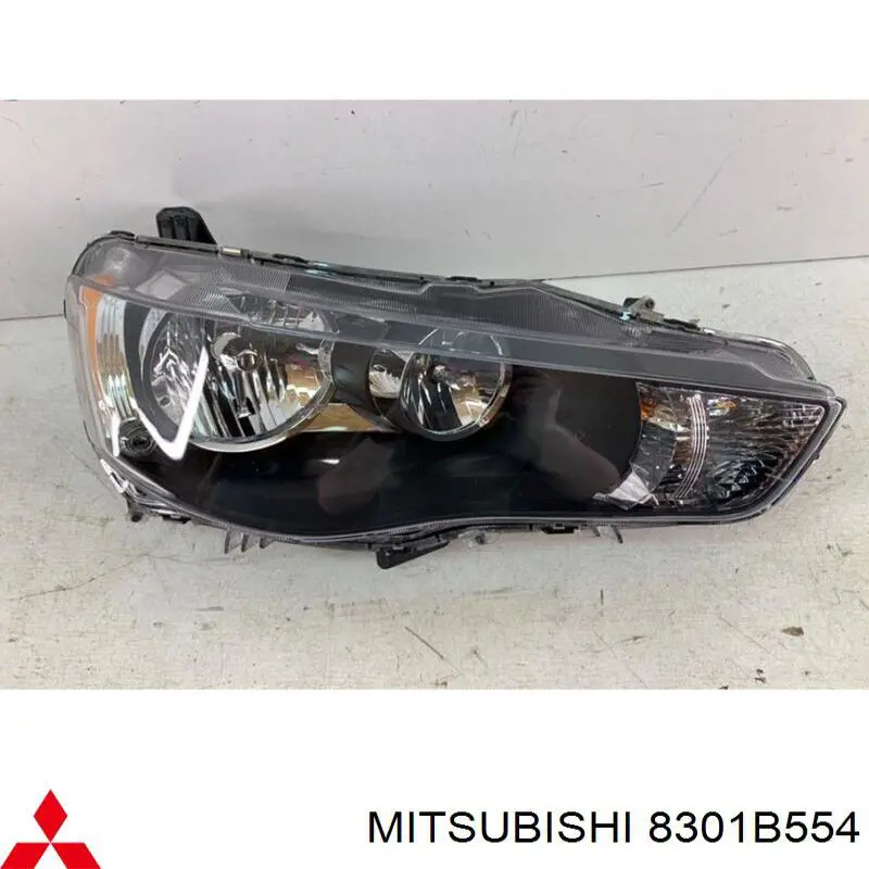 8301B554 Mitsubishi Reflektor prawy
