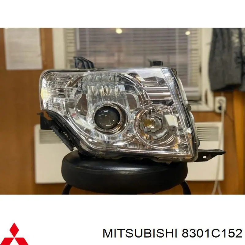 Reflektor prawy Mitsubishi 8301C152 cena, od 137,04 USD