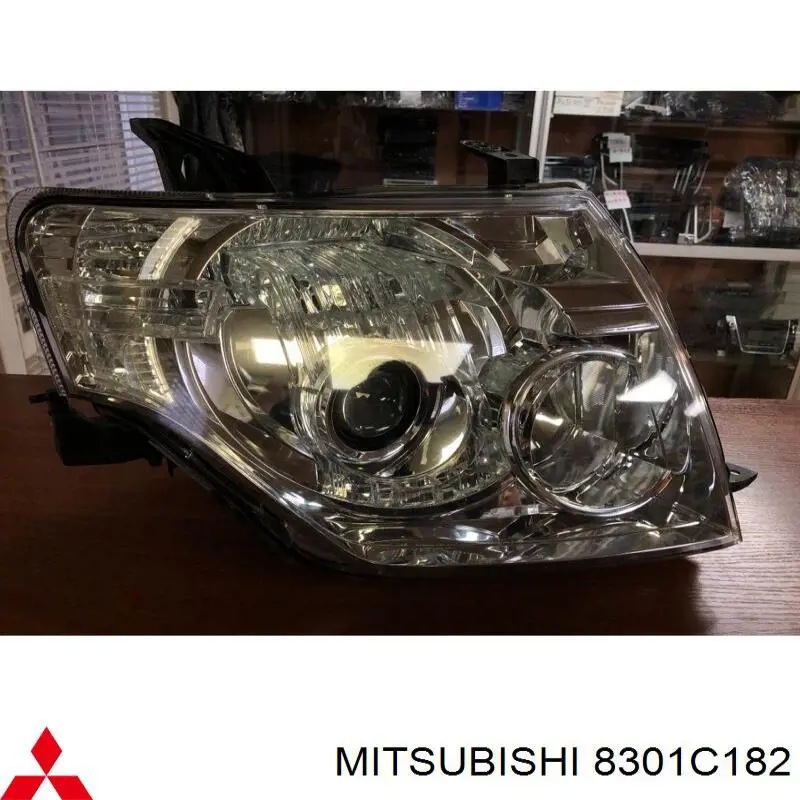 Reflektor prawy Mitsubishi 8301C182 cena, od 347,85 USD