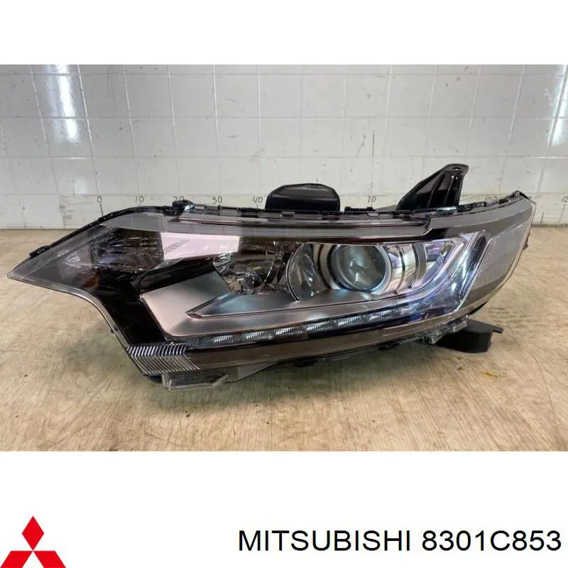 Do koszyka 8301C853 Mitsubishi Reflektor lewy