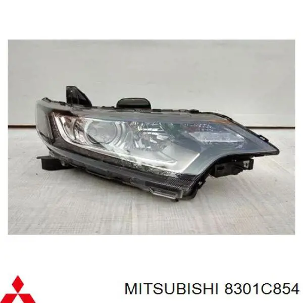 8301C854 Mitsubishi Reflektor prawy