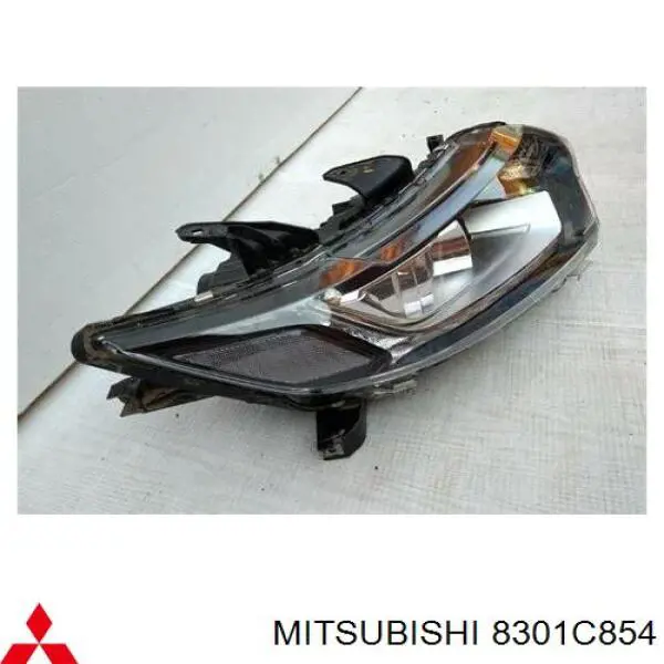 Reflektor prawy Mitsubishi 8301C854 cena, od 341,35 USD