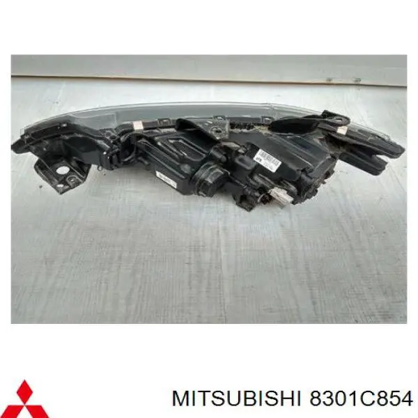 Reflektor prawy TYC 209957A69B cena, od 341,35 USD
