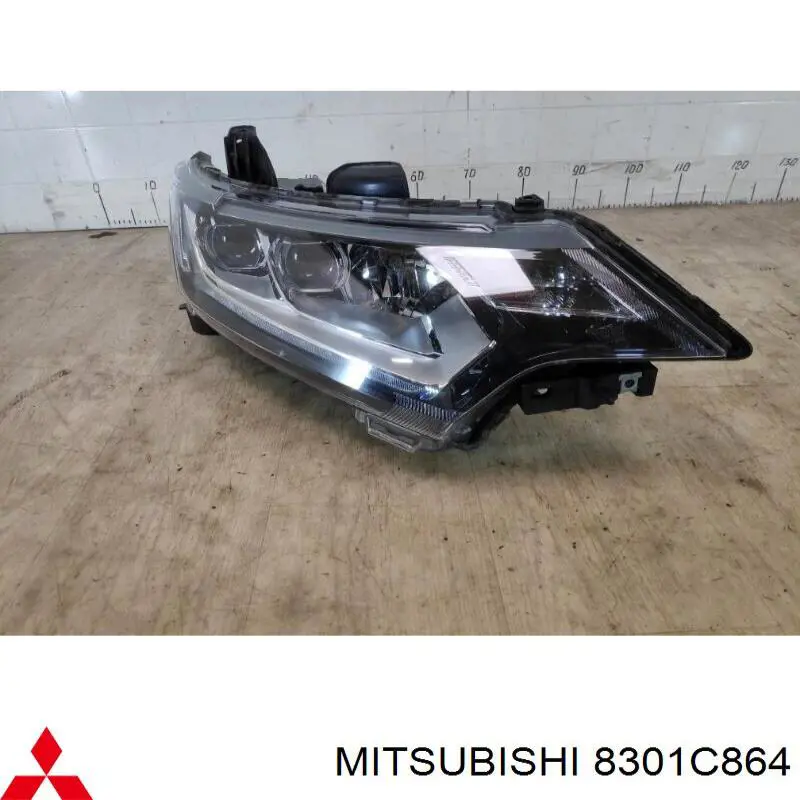Reflektor prawy Mitsubishi 8301C864 cena, od 289,87 USD