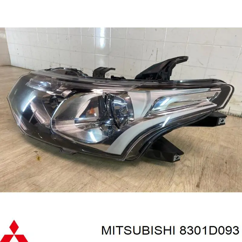 20F898052B TYC Reflektor lewy