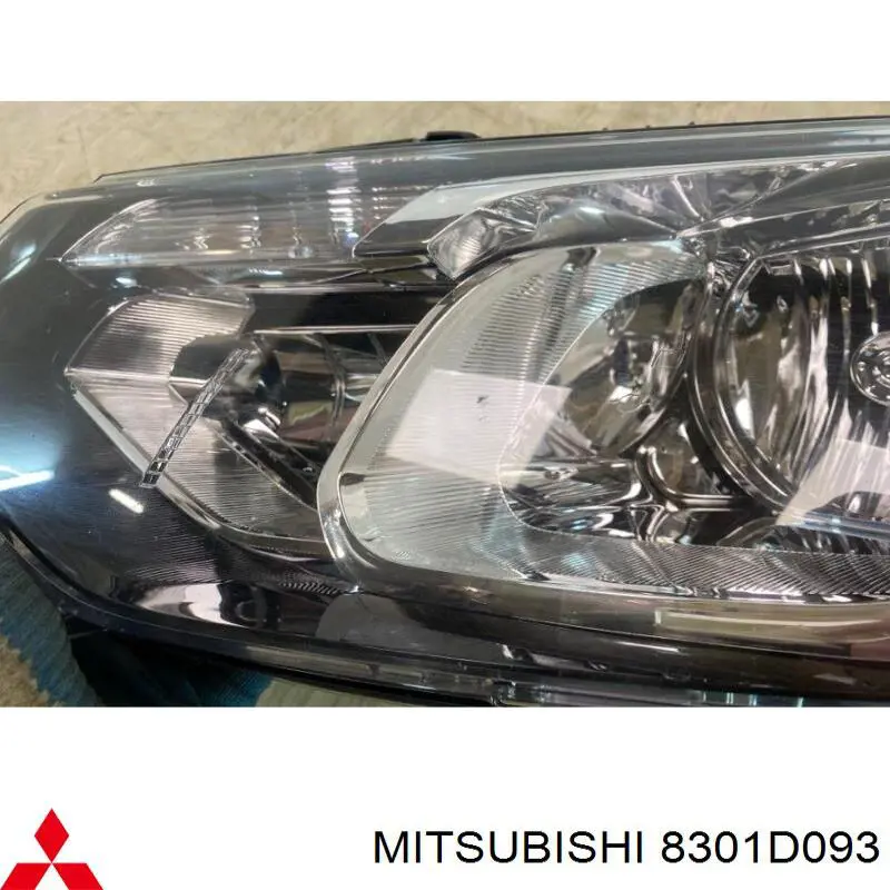 Reflektor lewy TYC 20F898052B cena, od 267,87 USD