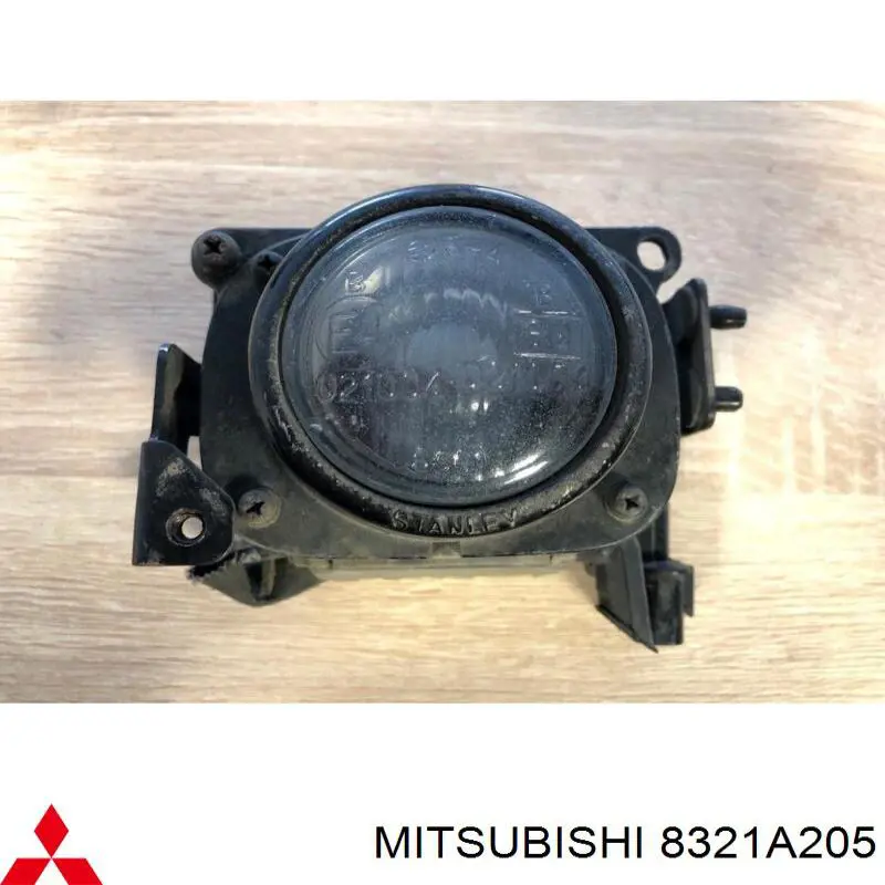 Lampa przeciwmgielna lewa do Mitsubishi Lancer IX CSW