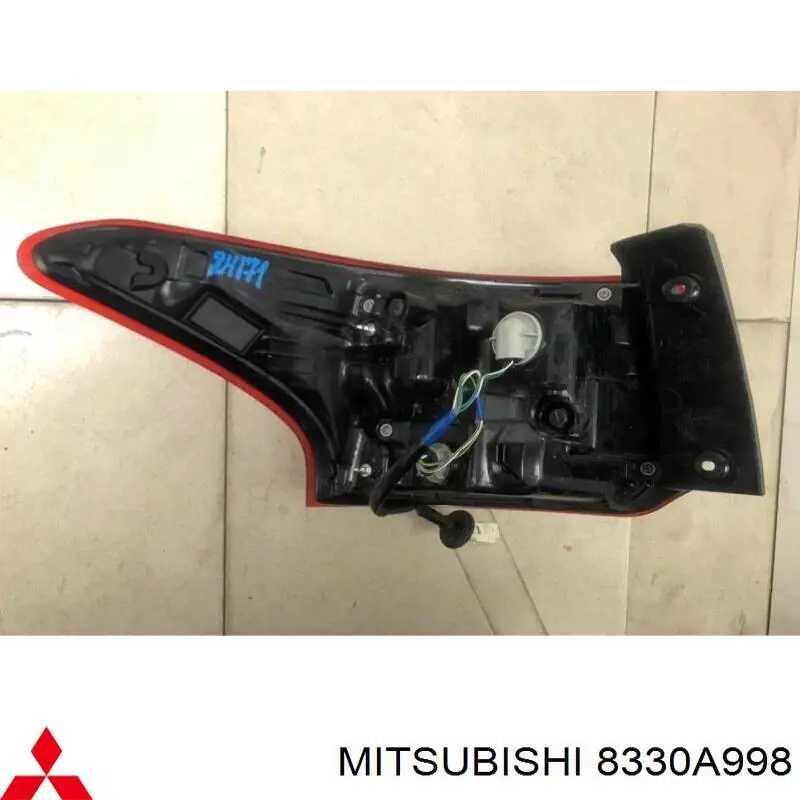 Lampa zespolona tylna prawa zewnętrzna Mitsubishi 8330A998 cena, od 265,26 USD