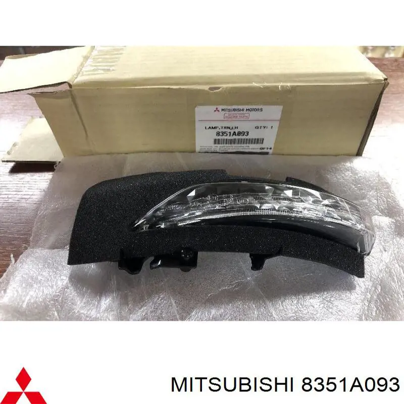 Kierunkowskaz lusterka lewy Mitsubishi 8351A093 cena, od 90,32 USD