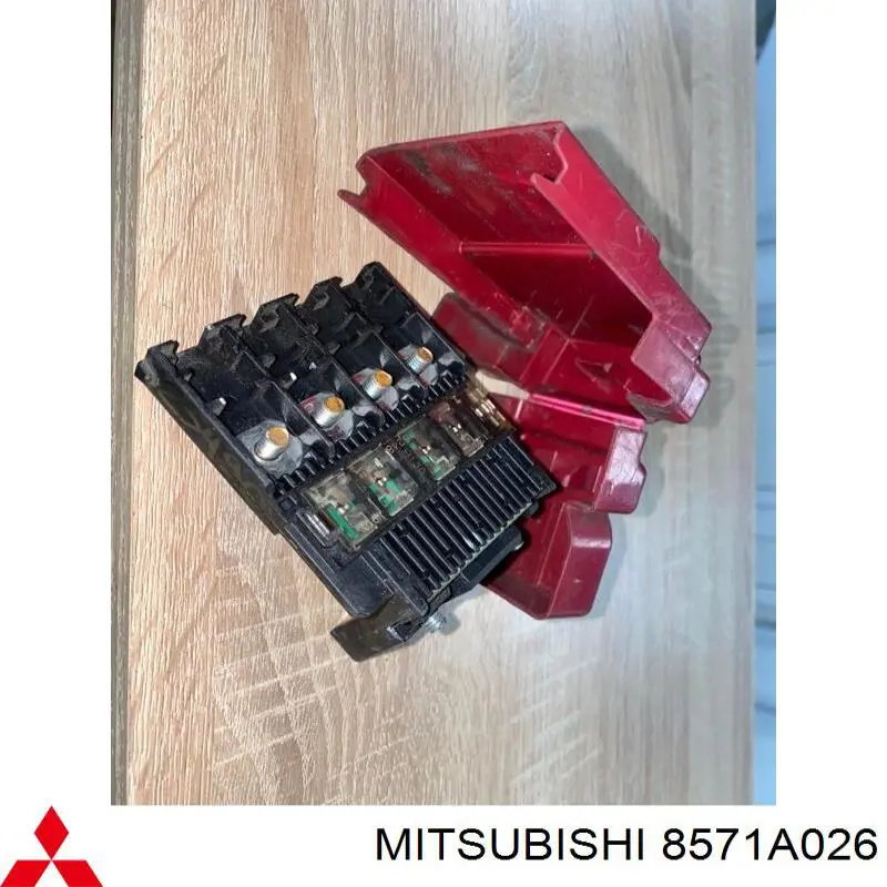 Skrzynka bezpieczników Mitsubishi L 200 IV ulec poprawie (KA, KB) (2005 - 2015) cena, od 195,09 USD
