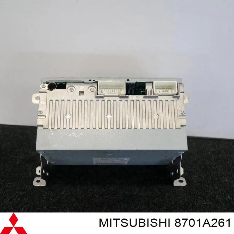 8701A261 Mitsubishi Radioodtwarzacz (radio AM/FM)