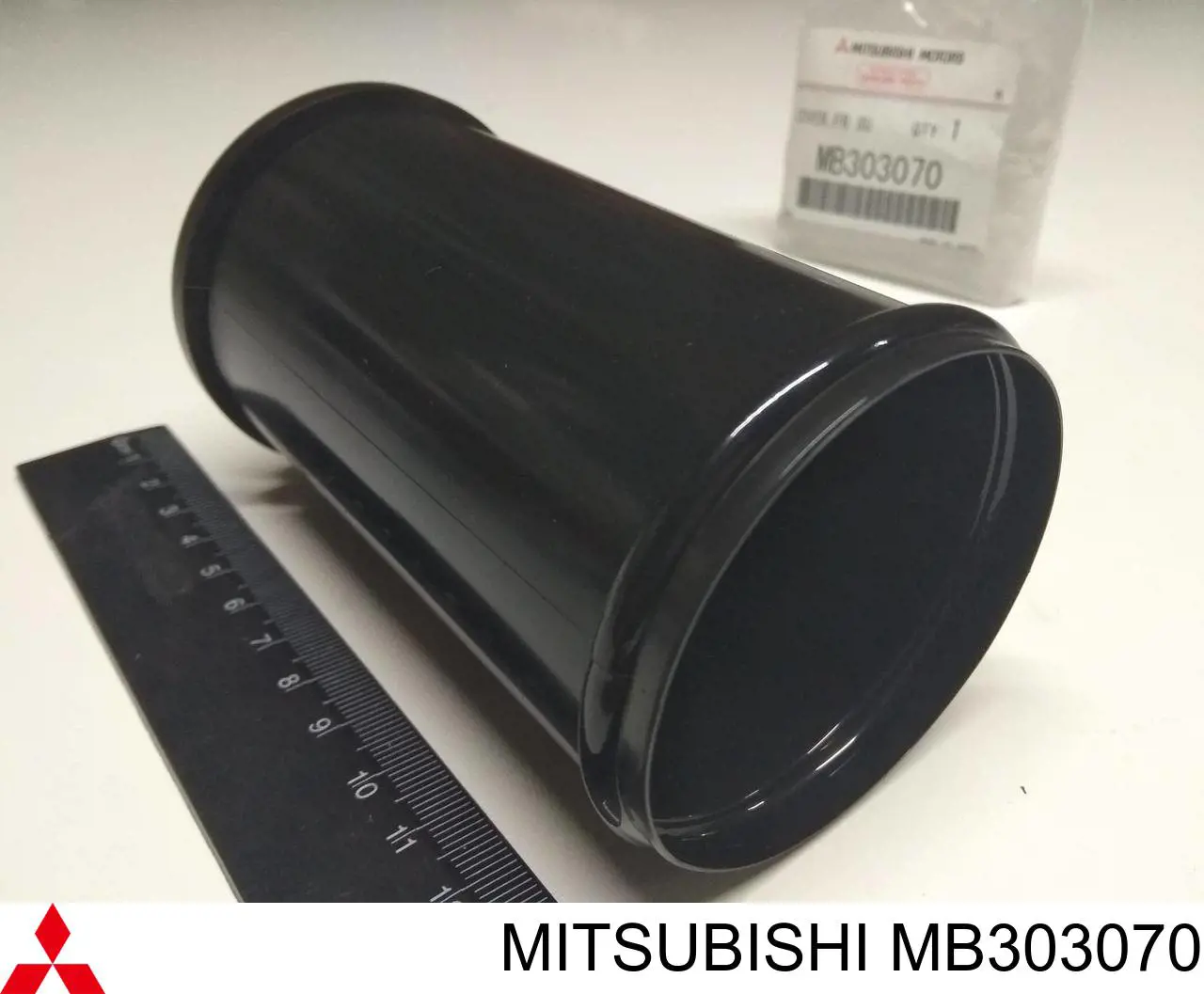 MB303070 Mitsubishi Osłona amortyzatora przedniego
