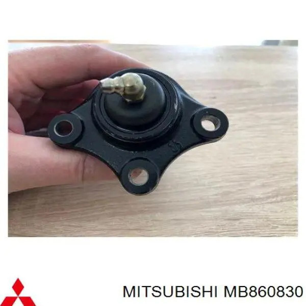 Do koszyka MB860830 Mitsubishi Sworzeń wahacza górny