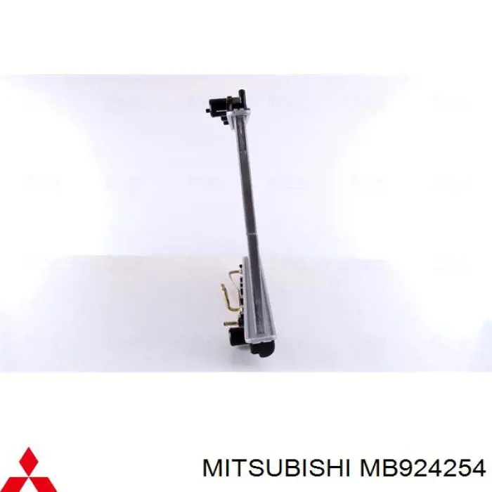 Do koszyka MB924254 Mitsubishi Chłodnica silnika