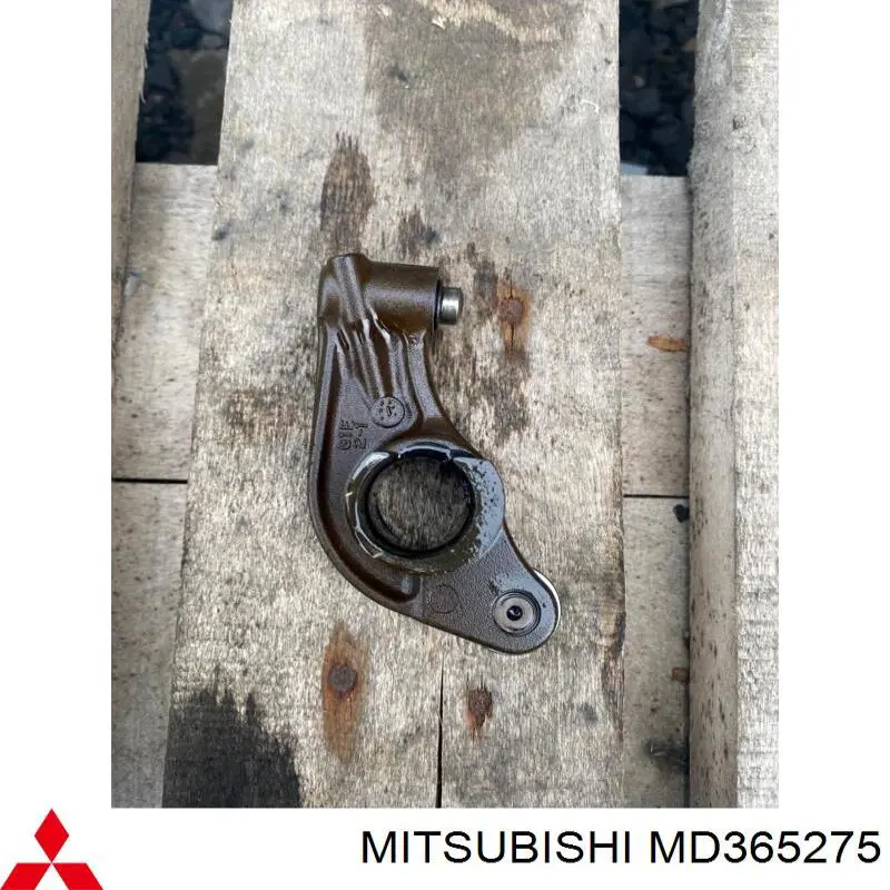 Do koszyka MD365275 Mitsubishi Dźwigienka zaworu ssącego