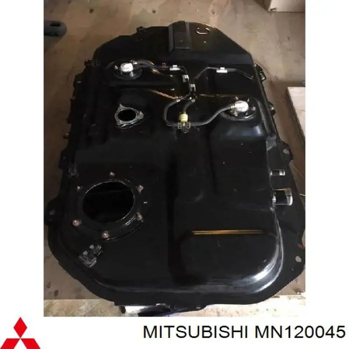MN120045 Mitsubishi Zbiornik paliwa