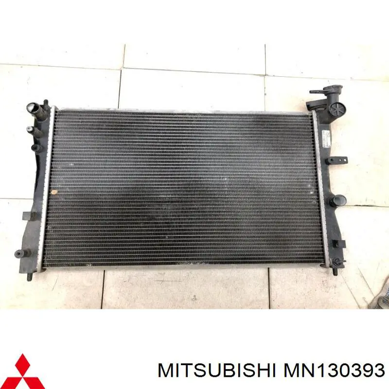 MN130393 Mitsubishi Chłodnica silnika