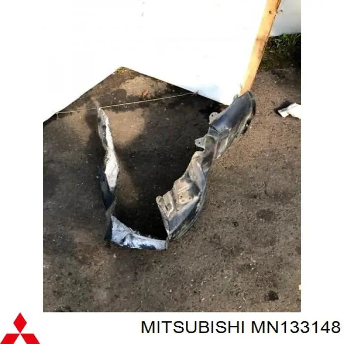 Nadkole błotnika przedniego prawe Mitsubishi MN133148 cena, od 14,79 USD