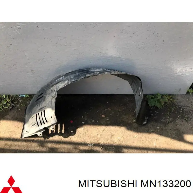 Nadkole błotnika przedniego prawe Mitsubishi MN133200 cena, od 22,99 USD