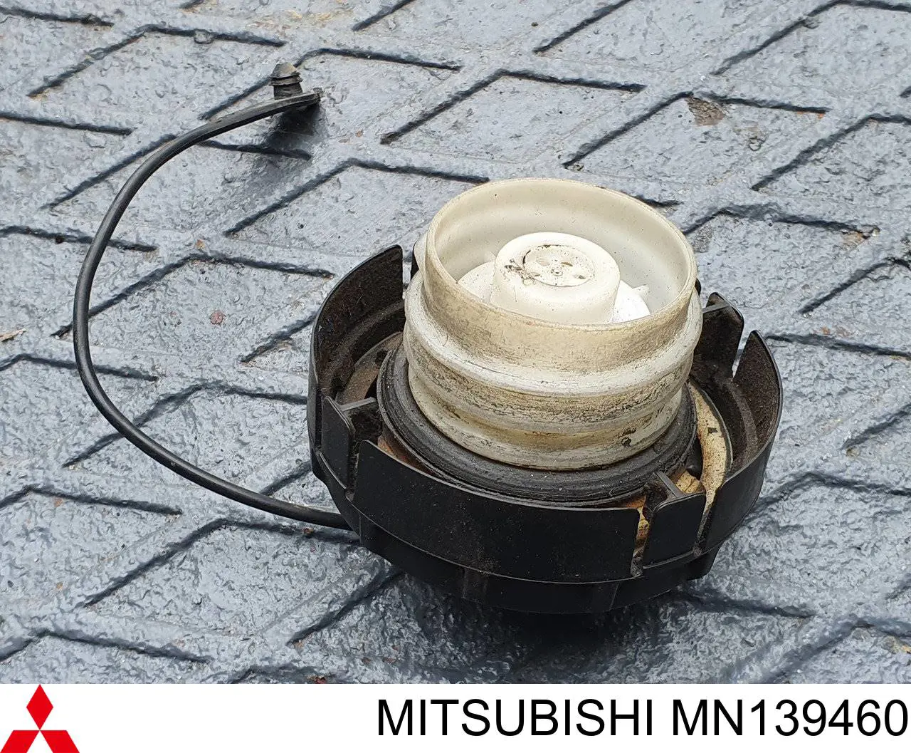 Korek wlewu paliwa Mitsubishi Pajero IV LONG SUV (V90) (2006 - 2013) cena, od 25,28 USD