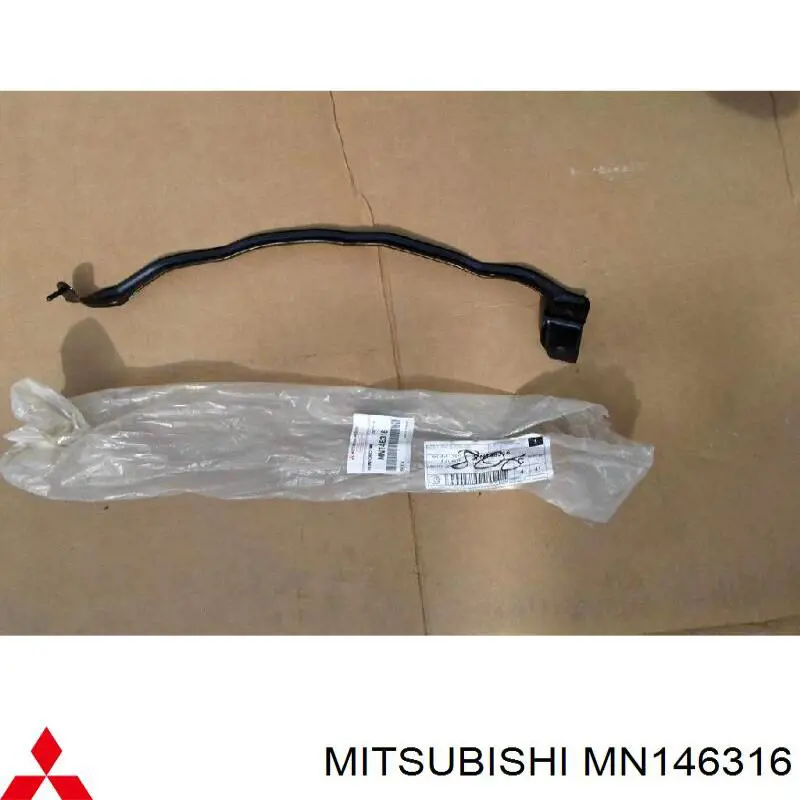 Wspornik (adapter) mocowania reflektora przedniego prawego Mitsubishi L 200 (KA, KB)