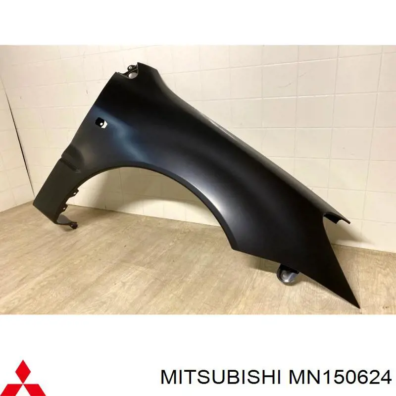 MN150624 Mitsubishi Błotnik przedni prawy