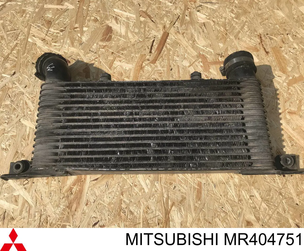 Chłodnica intercoolera Mitsubishi MR404751 cena, od 73,21 USD