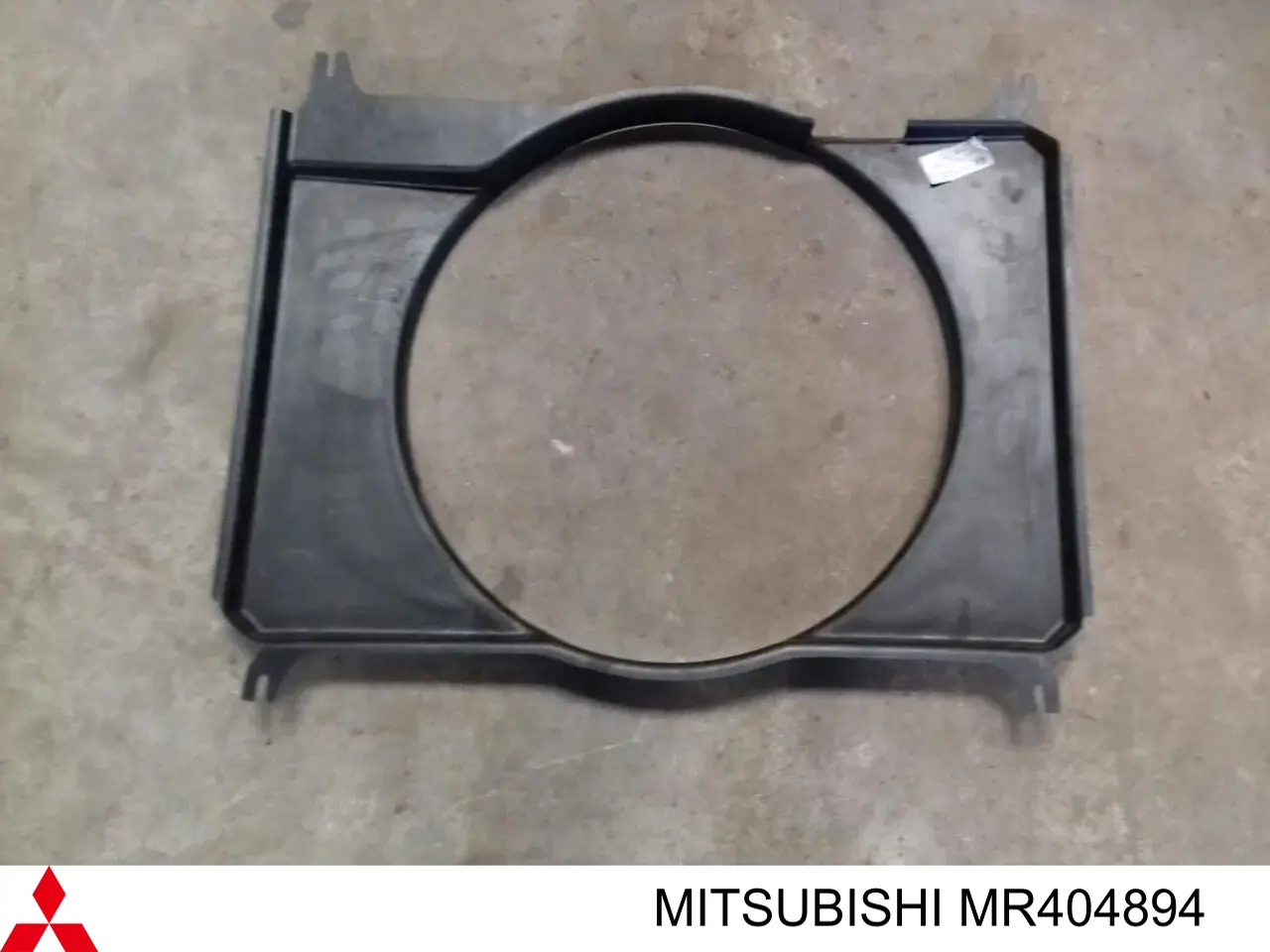 MR404894 Mitsubishi Kierownica powietrza (deflektor) chłodnicy