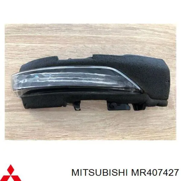 MR407427 Mitsubishi Zestaw naprawczy zacisku hamulcowego przedniego