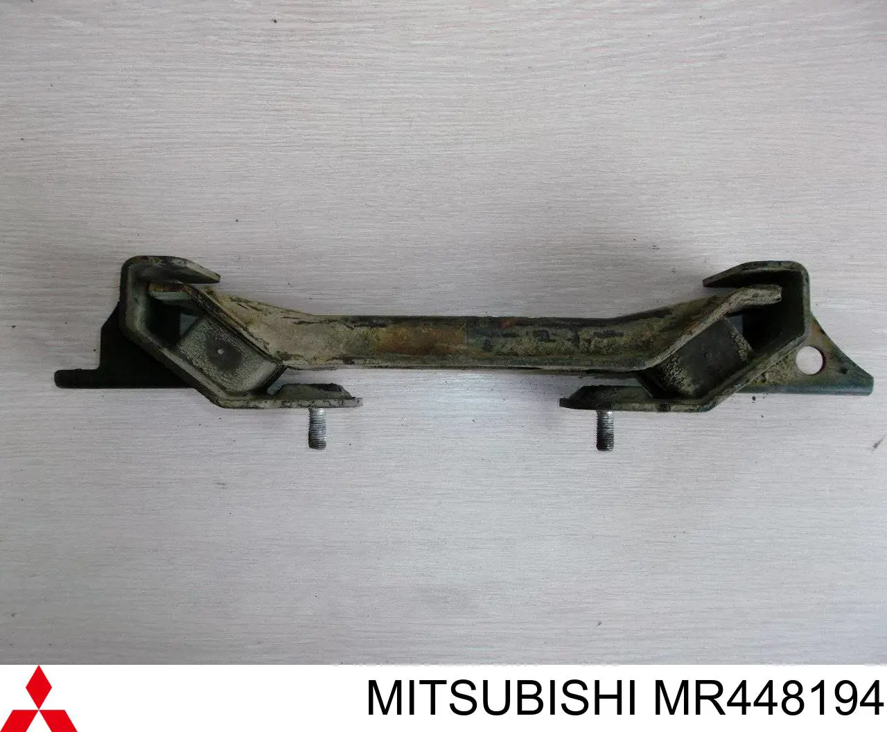 Poduszka (podpora) silnika tylna Mitsubishi MR448194 cena, od 60,29 USD