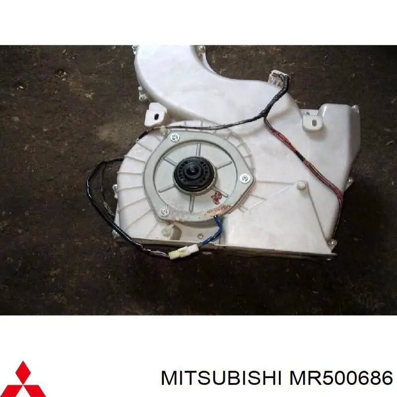MR500686 Mitsubishi Silniczek wentylatora nagrzewnicy (ogrzewacza wnętrza)