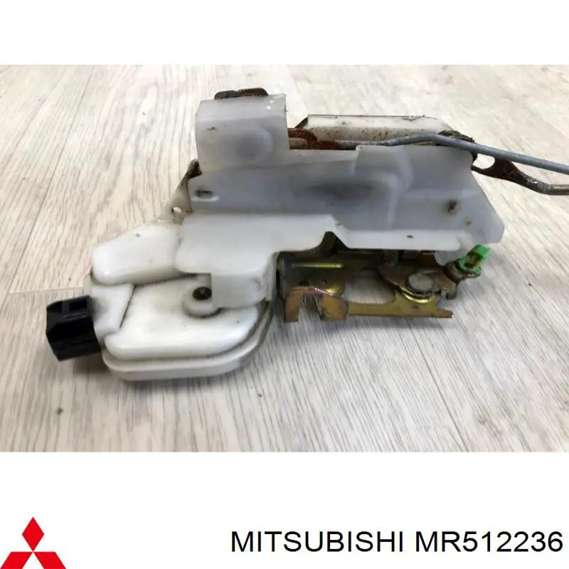 Zamek drzwi przednich prawych do Mitsubishi Pajero III 