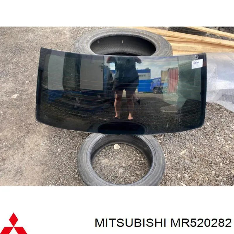 Szyba tylna Mitsubishi MR520282 cena, od 82,97 USD