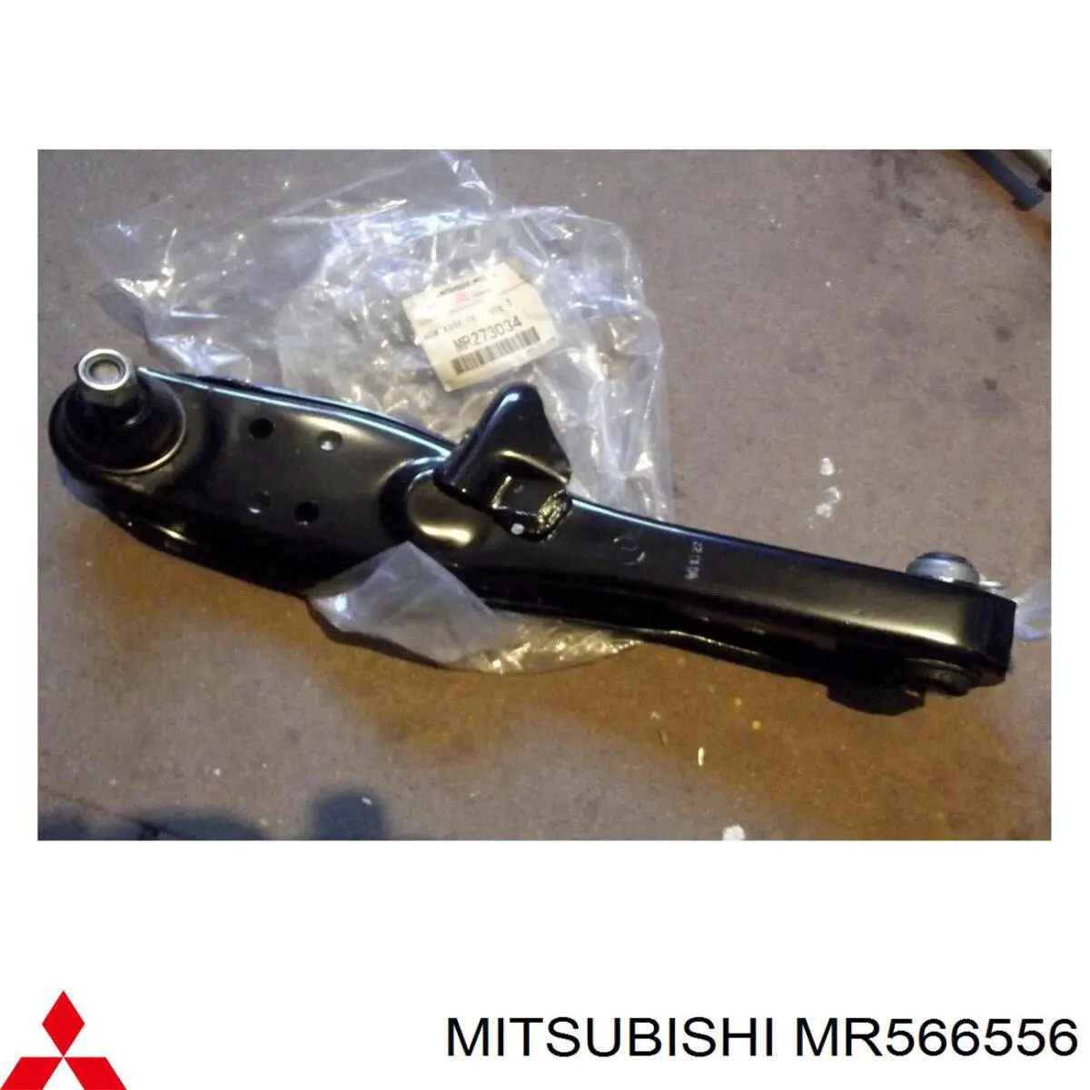 MR566556 Mitsubishi Wahacz zawieszenia przedniego dolny prawy
