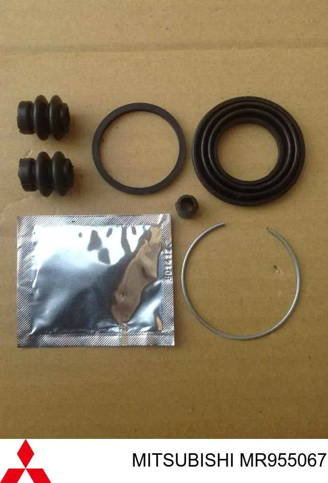 MR955067 Mitsubishi Zestaw naprawczy zacisku hamulcowego tylnego