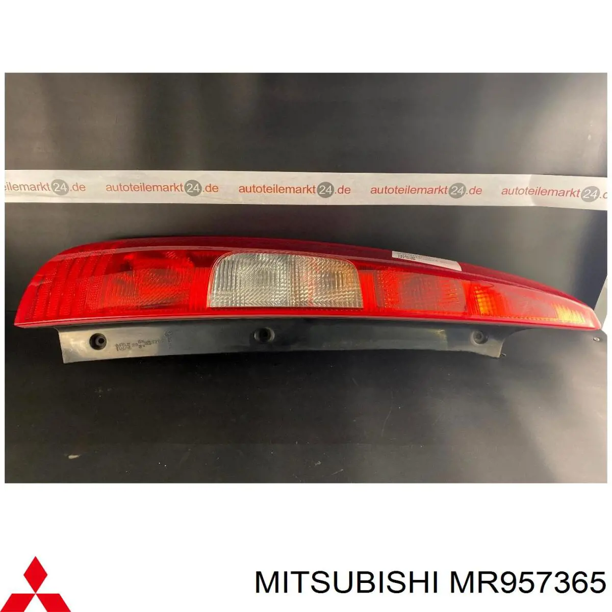 Lampa zespolona tylna lewa zewnętrzna Mitsubishi MR957365 cena, od 90,24 USD