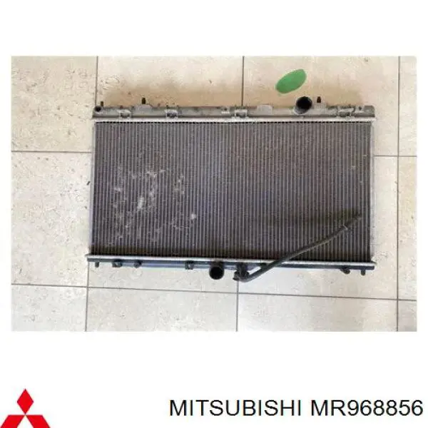Do koszyka MR968856 Mitsubishi Chłodnica silnika