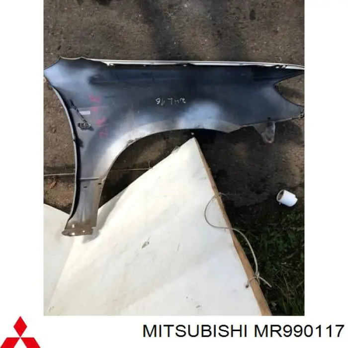 Błotnik przedni lewy Mitsubishi MR990117 cena, od 187,28 USD