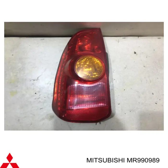 Do koszyka Lampa zespolona tylna lewa Mitsubishi Space Star  DG0