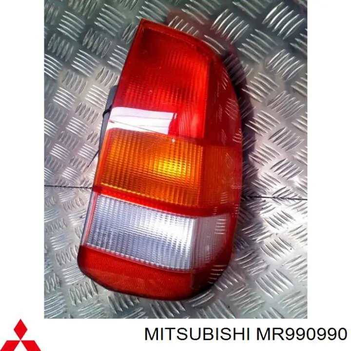 Lampa zespolona tylna prawa Mitsubishi Space Star minivan (DG0) (1998 - 2004) cena, od 248,72 USD