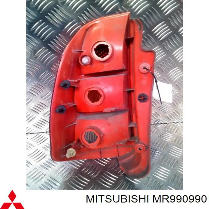 Do koszyka Lampa zespolona tylna prawa Mitsubishi Space Star  DG0