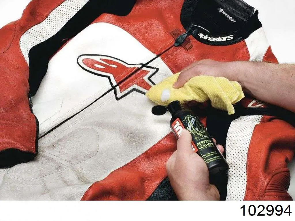 102994 Motul Oczyszczacz tapicerki skórzanej wnętrza
