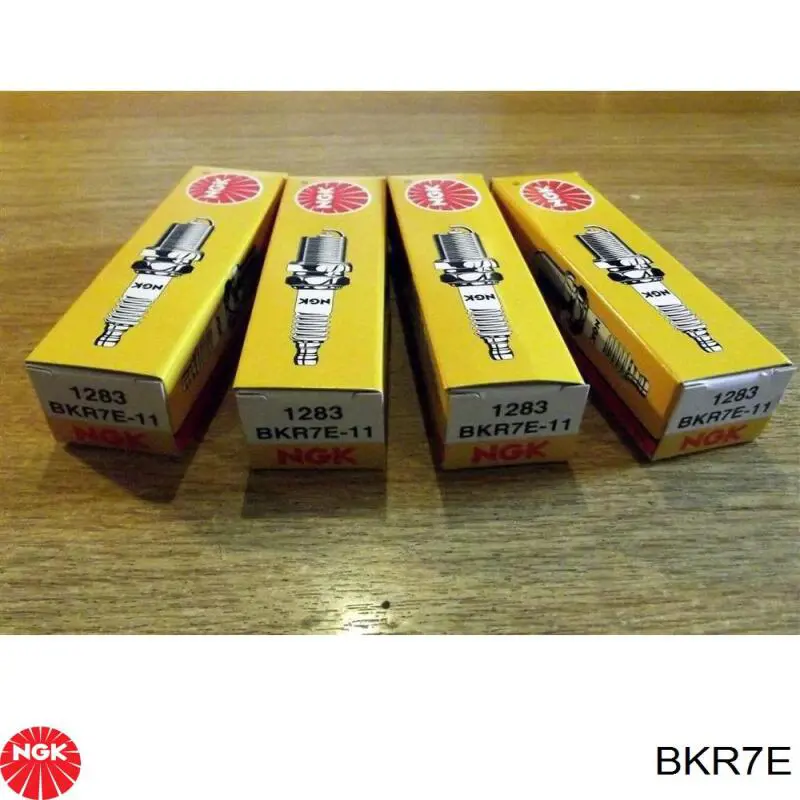 Świeca zapłonowa NGK BKR7E cena, od 7,45 USD