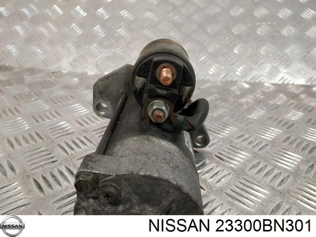 M8T71371 Mitsubishi Rozrusznik