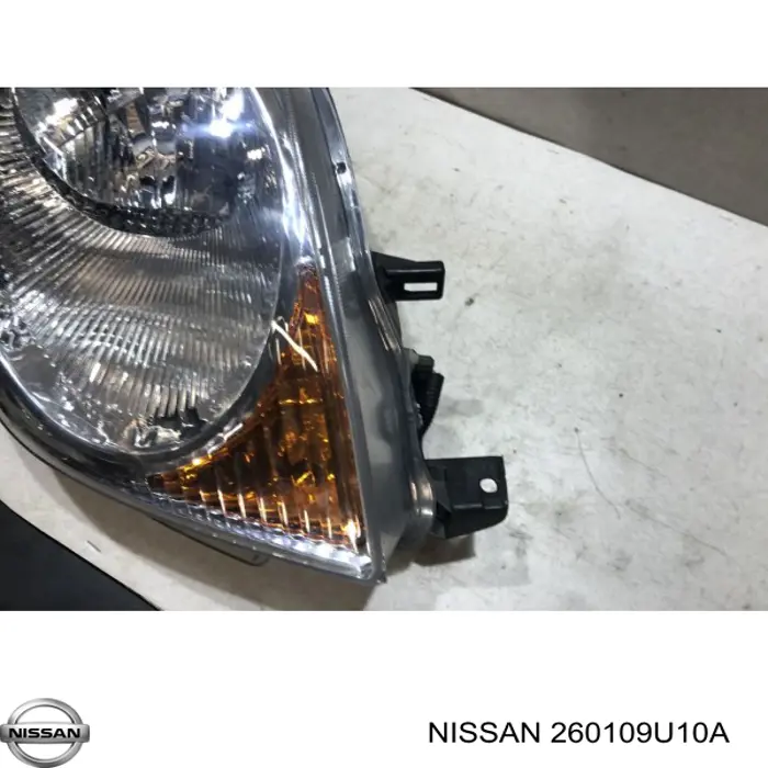 Reflektor prawy 260109U10A Nissan/Infiniti