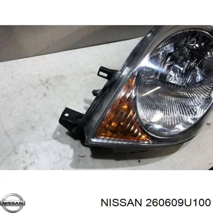 Reflektor lewy 260609U100 Nissan/Infiniti