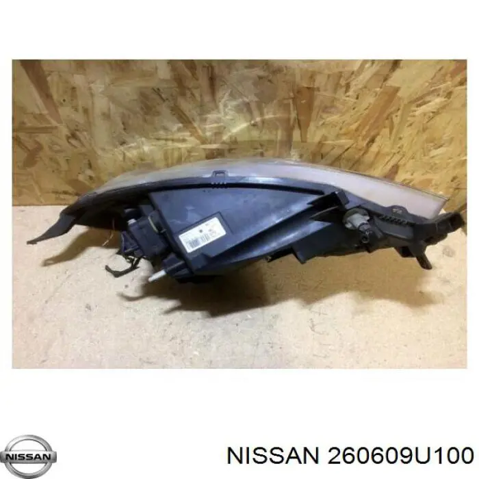 Reflektor lewy 260609U100 Nissan/Infiniti